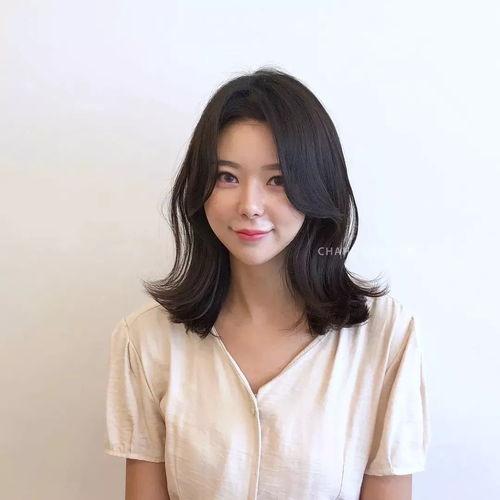 娇小型网红,揭秘娇小型网红的独特风采”